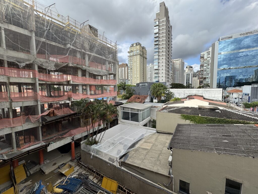 Fachada em obra do Baume Itaim